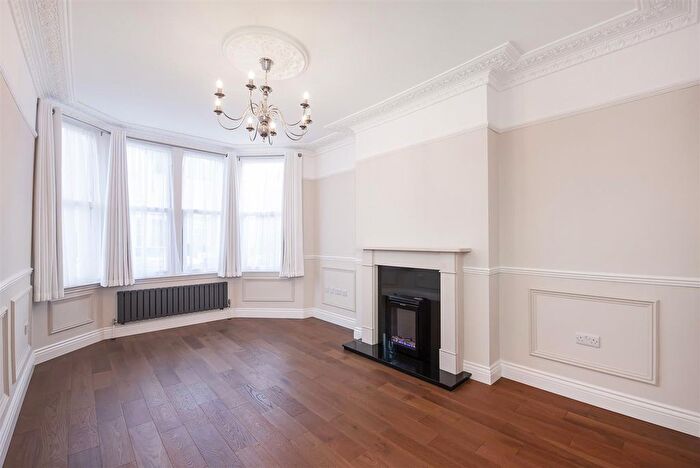 7 Bedroom Semi-Detached House To Rent In Sutherland Road, Ealing, W13