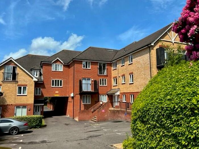 2 Bedroom Apartment To Rent In Midanbury Lane, Bitterne Park, SO18