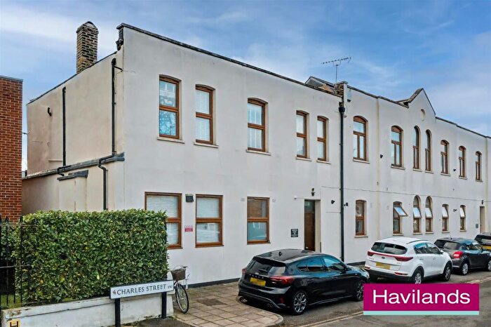 2 Bedroom Flat For Sale In Charles Street, Enfield, EN1