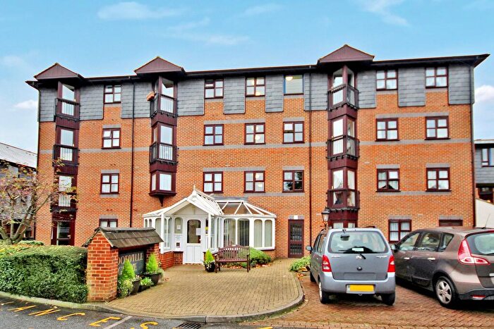 1 Bedroom Flat For Sale In Woodville Grove, Welling, Kent, DA16