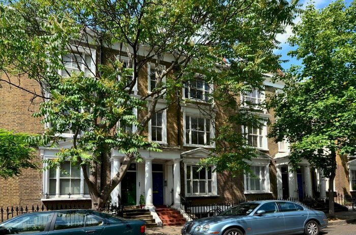 2 Bedroom Flat To Rent In Kempsford Gardens, Earls Court, London, SW5