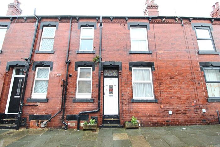 2 Bedroom Terraced House For Sale In South End Terrace, Leeds, LS13