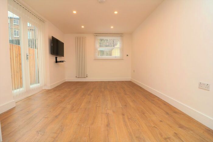 2 Bedroom Flat To Rent In St Johns Way, Archway, N19