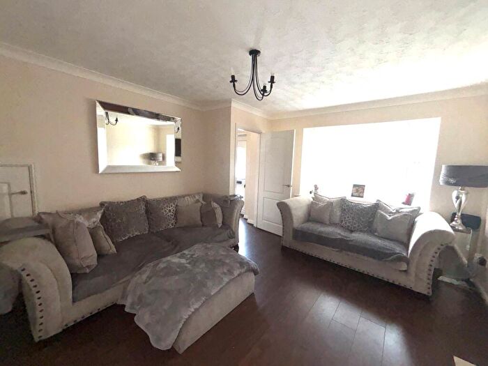 3 Bedroom Semi-Detached House To Rent In Satinwood Crescent, Melling, L31