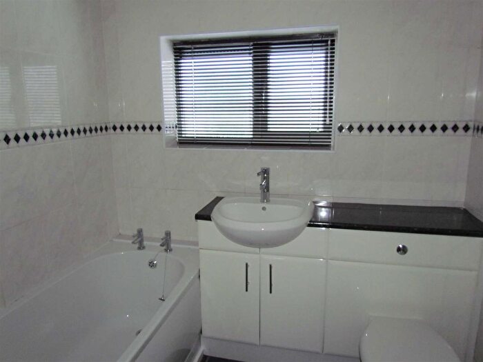 2 Bedroom End Of Terrace House To Rent In Pershore Close, Mossley, Bloxwich, WS3
