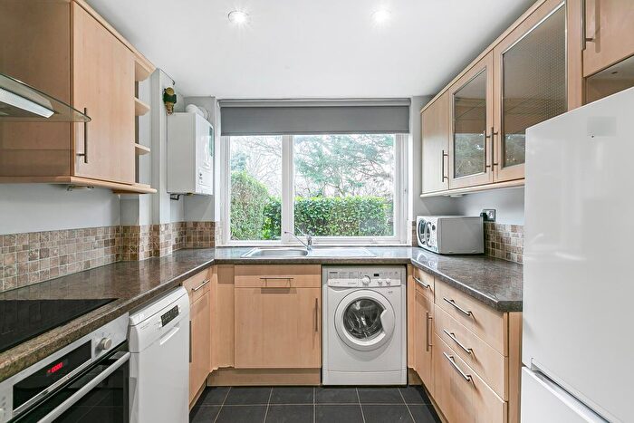 2 Bedroom Maisonette To Rent In Beulah Hill, London, SE19