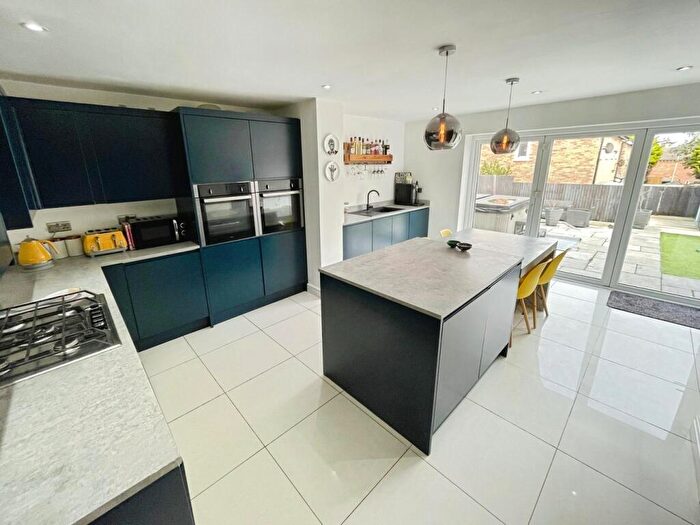 5 Bedroom Link Detached House For Sale In Pen Llwyn, Bridgend, CF31