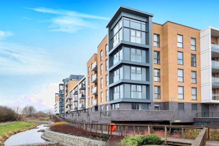 2 Bedroom Apartment To Rent In Cygnet House, Drake Way, Reading, RG2