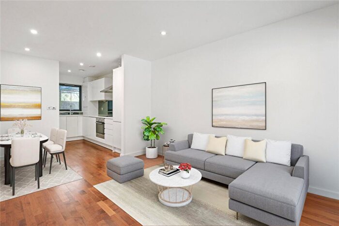 1 Bedroom Apartment For Sale In Queensbridge Road, Hackney, London, E8