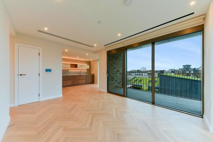 2 Bedroom Flat To Rent In Hampton House, Kings Park Road, London, SW6