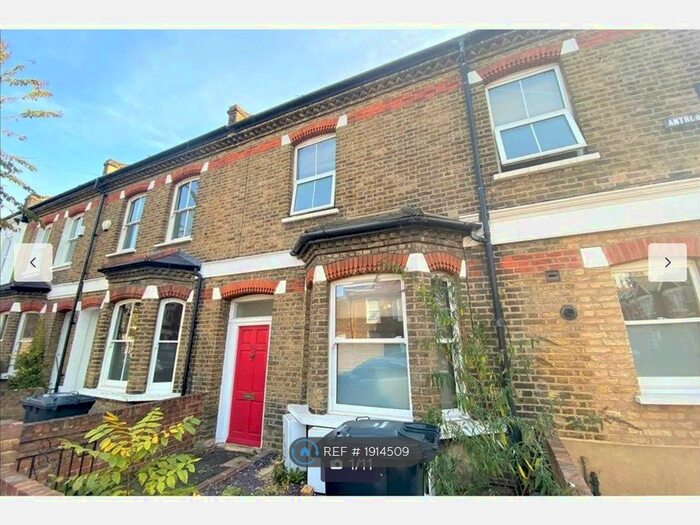 3 Bedroom Flat To Rent In Bollo Lane, London, W4