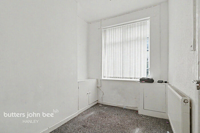 3 Bedroom Terraced House To Rent In Hillary Street, Stoke-on-trent, ST6