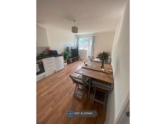 2 Bedroom Flat To Rent In Barney Close, London, SE7