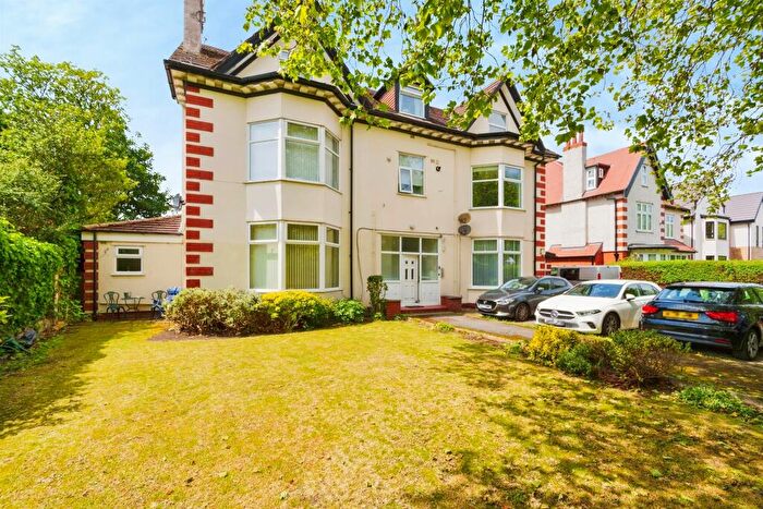 2 Bedroom Flat For Sale In Warren Drive, Wallasey, CH45