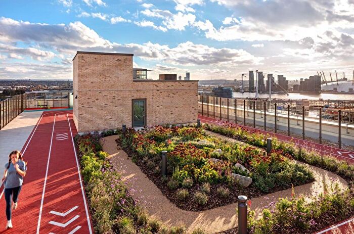 1 Bedroom Flat For Sale In Queens Cross, Royal Docks, E16