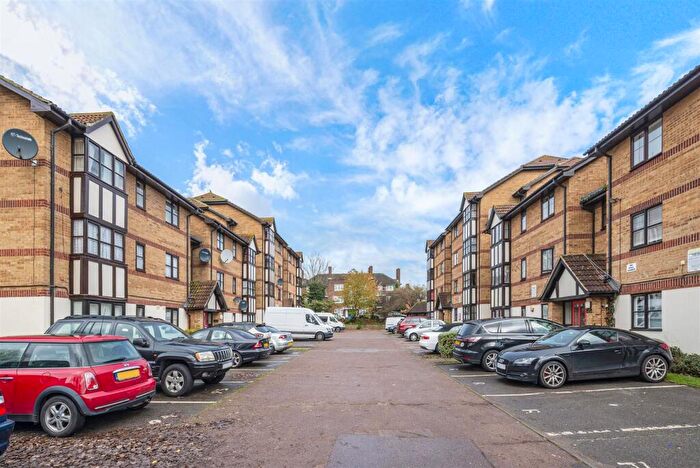 2 Bedroom Flat To Rent In Somerset Gardens, London, N17