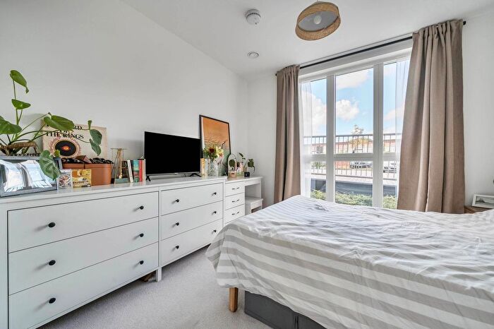 1 Bedroom Flat For Sale In Fellowes Rise, Winchester, SO22