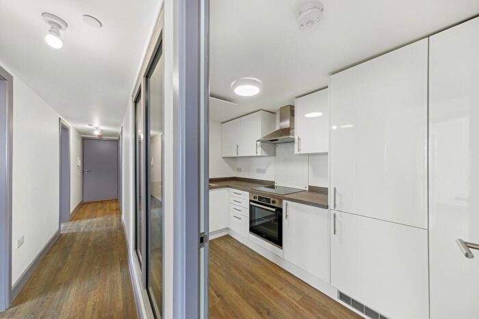 3 Bedroom Apartment To Rent In Dean House, L22