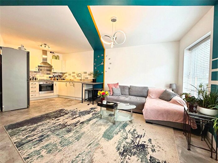 1 Bedroom Apartment For Sale In Edrich Grange, Crowthorne, Berkshire, RG45