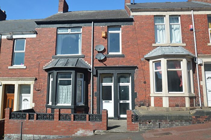 3 Bedroom Flat To Rent In Miller Street, Gateshead, NE8