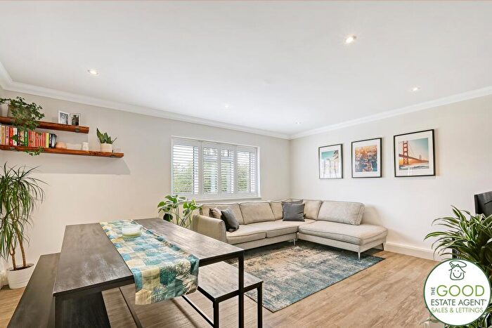 1 Bedroom Flat To Rent In Torrington Drive, Loughton, IG10