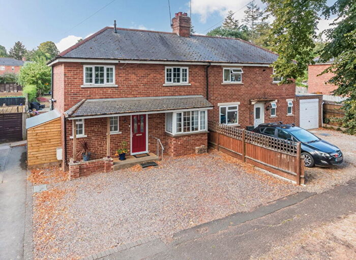 3 Bedroom Semi-Detached House For Sale In Warwick Road, Banbury, OX16