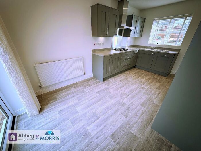 3 Bedroom Semi-Detached House For Sale In Waterman Close, Leicester, LE2