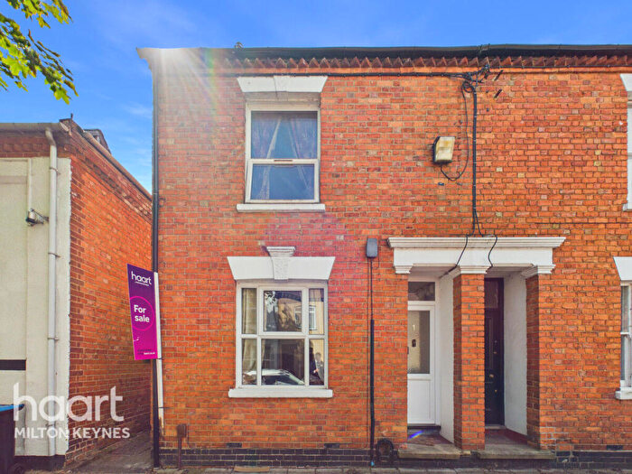 3 Bedroom Terraced House For Sale In St Giles Street, New Bradwell, MK13