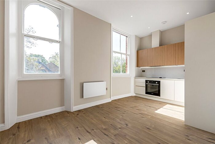 2 Bedroom Flat To Rent In Queens Road, Richmond, TW10