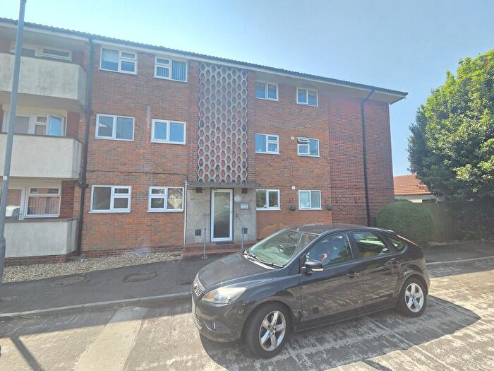 2 Bedroom Flat To Rent In East Lodge Park, Farlington, PO6