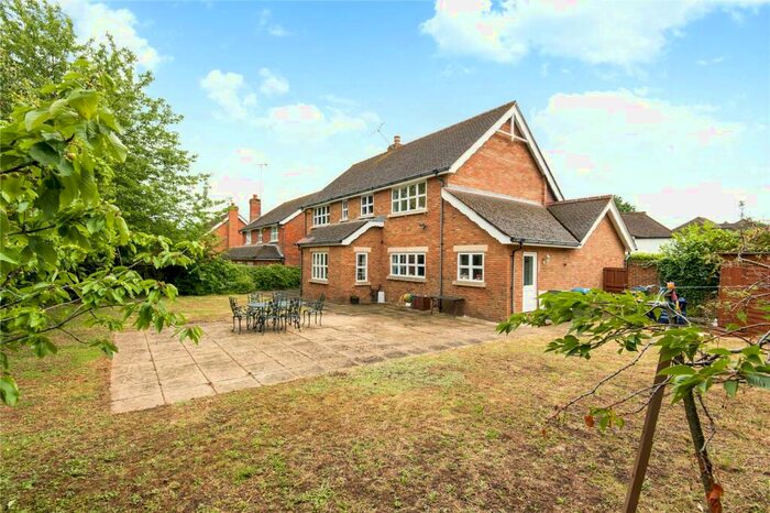 5 Bedroom Detached House For Sale In Orchard End, Weybridge, KT13