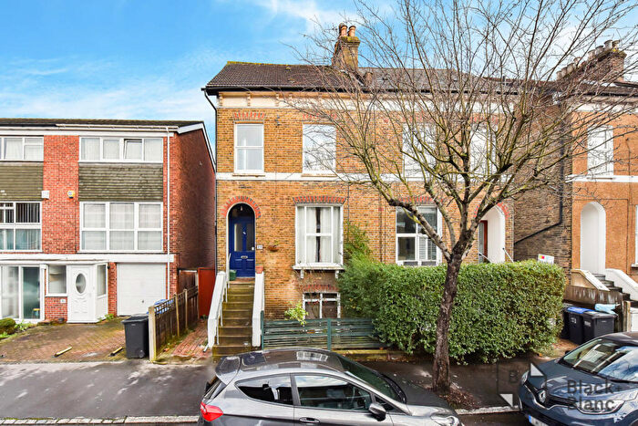 2 Bedroom Maisonette To Rent In Alexandra Road, Croydon, Surrey, CR0