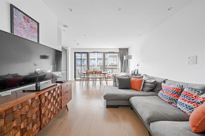 2 Bedroom Apartment To Rent In Rigel House, Hemming Street, Whitechapel, E1