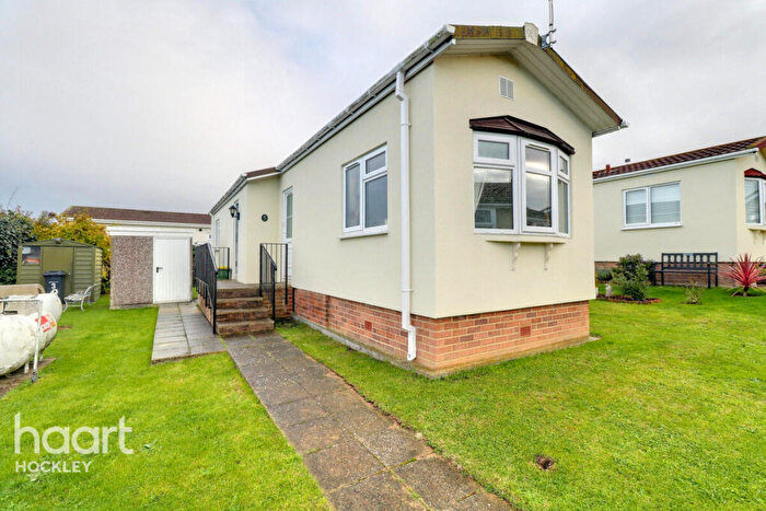 2 Bedroom Park Home For Sale In Central Avenue Tower Park, Hockley, SS5