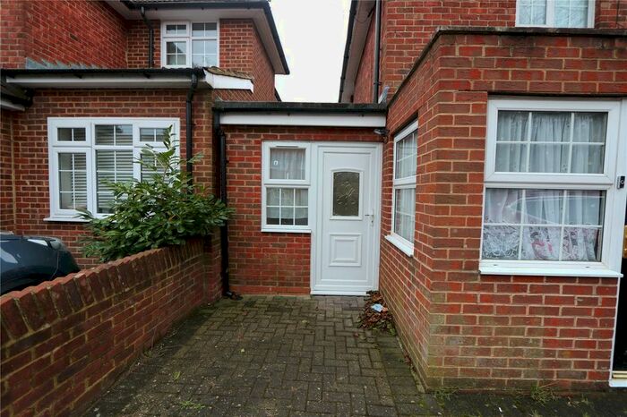 Studio To Rent In Warbank Crescent, New Addington, Croydon CR0