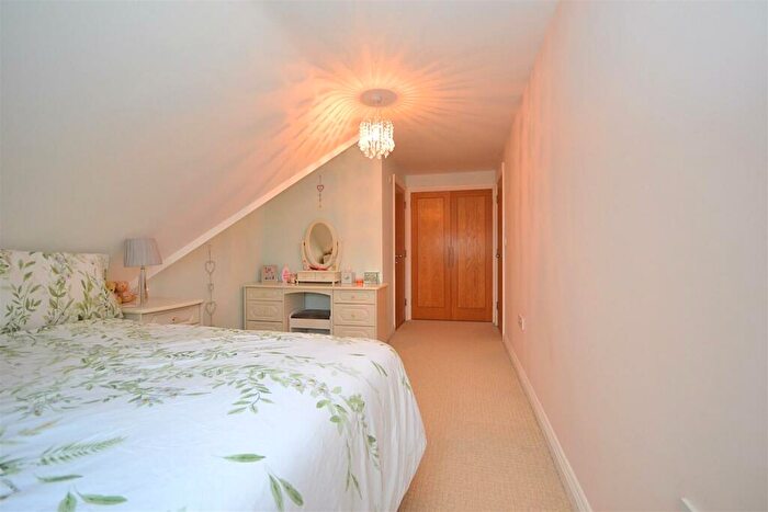 2 Bedroom Flat For Sale In Dorchester Road, Weymouth, DT4