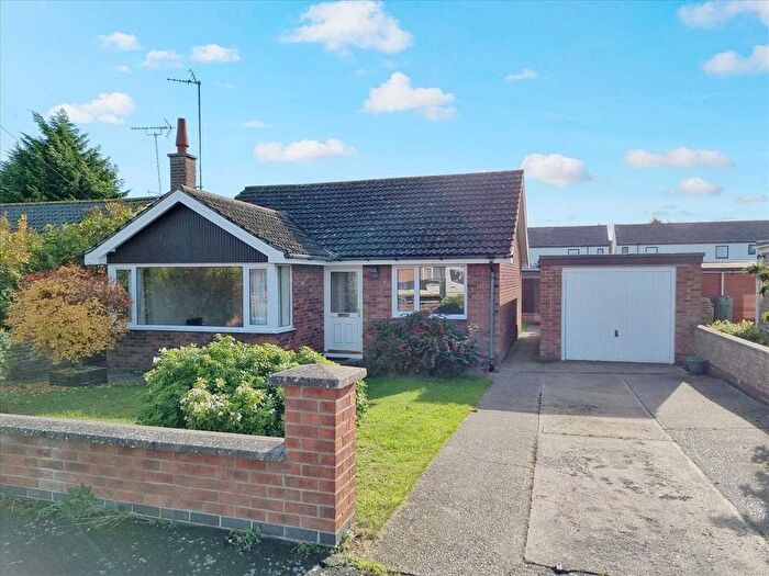 2 Bedroom Detached Bungalow For Sale In Meadowfield, Sleaford, NG34