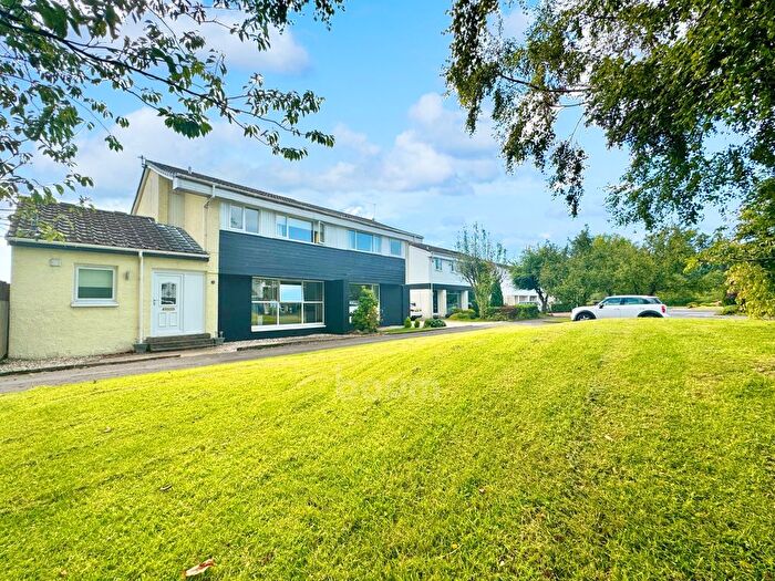 3 Bedroom Semi-Detached House For Sale In Garpel Way, Lochwinnoch, PA12