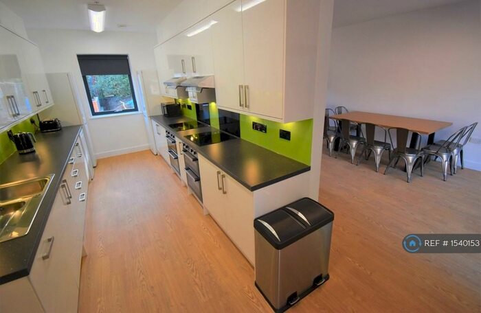 7 Bedroom End Of Terrace House To Rent In Hillside Court, Reading, RG1