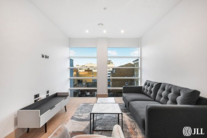 2 Bedroom Flat To Rent In Clapham Road, London, SW9