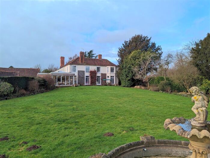 6 Bedroom Detached House To Rent In Ryall Road, Upton-Upon-Severn, Worcester, WR8