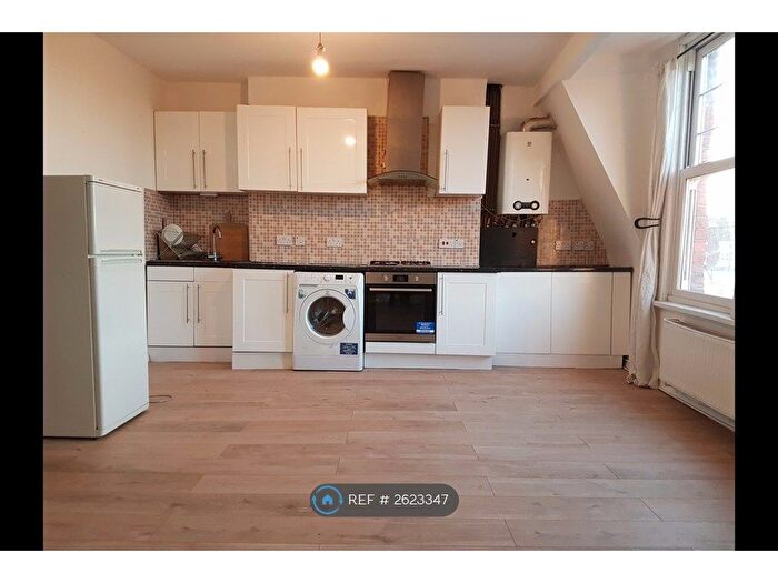 2 Bedroom Flat To Rent In Richmond Road, Twickenham, TW1