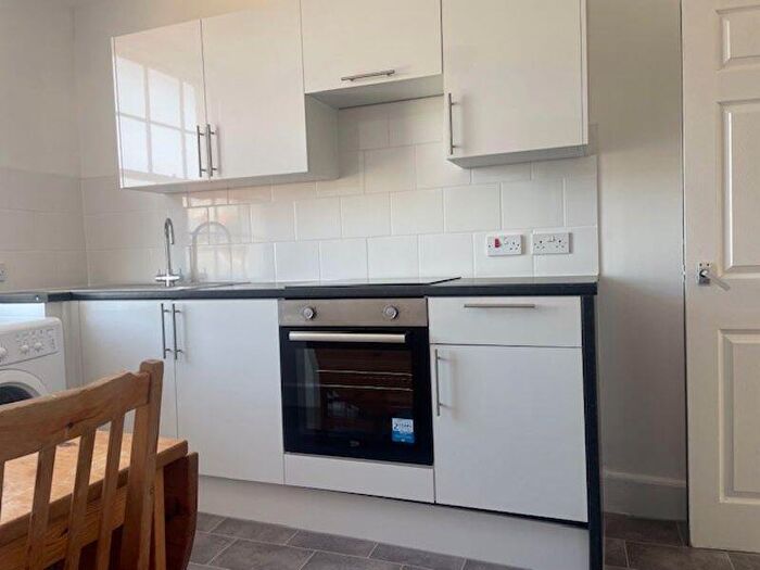 Studio To Rent In Cannon Street Road, E1
