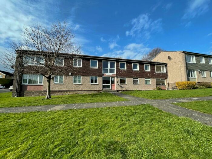 3 Bedroom Flat To Rent In Hoyle Court Drive, Baildon, Shipley, BD17