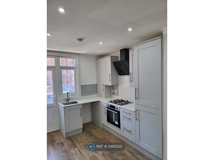2 Bedroom Flat To Rent In Frinton Mews, Ilford, IG2