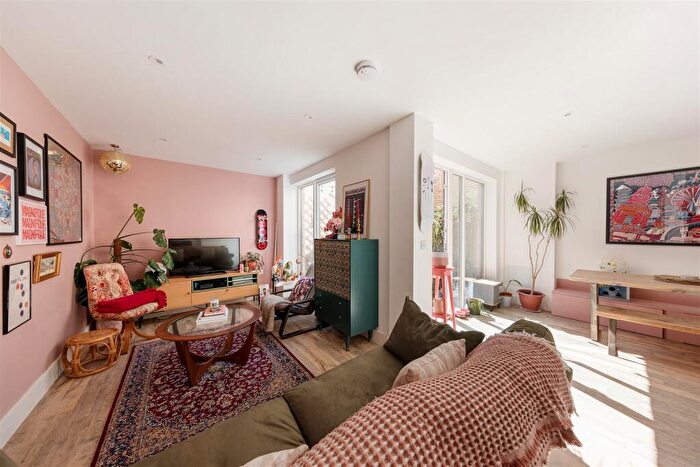 3 Bedroom Maisonette For Sale In Kempton Mews, East Ham, E6