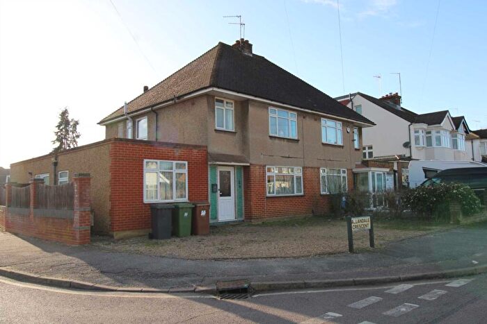 6 Bedroom House To Rent In Allandale Crescent, Potters Bar, EN6