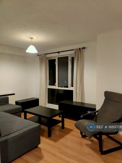 2 Bedroom Flat To Rent In Muggeridge Close, South Croydon, CR2