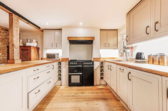 3 Bedroom Cottage For Sale In Mill Green, Hatfield, AL9