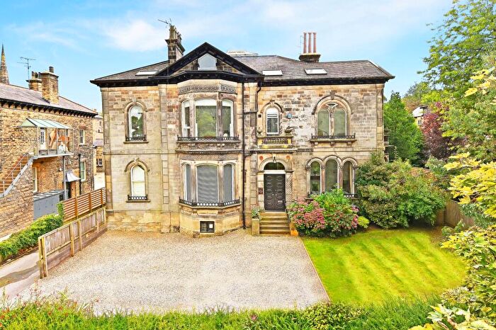 3 Bedroom Flat To Rent In Otley Road, Summer Court, HG2